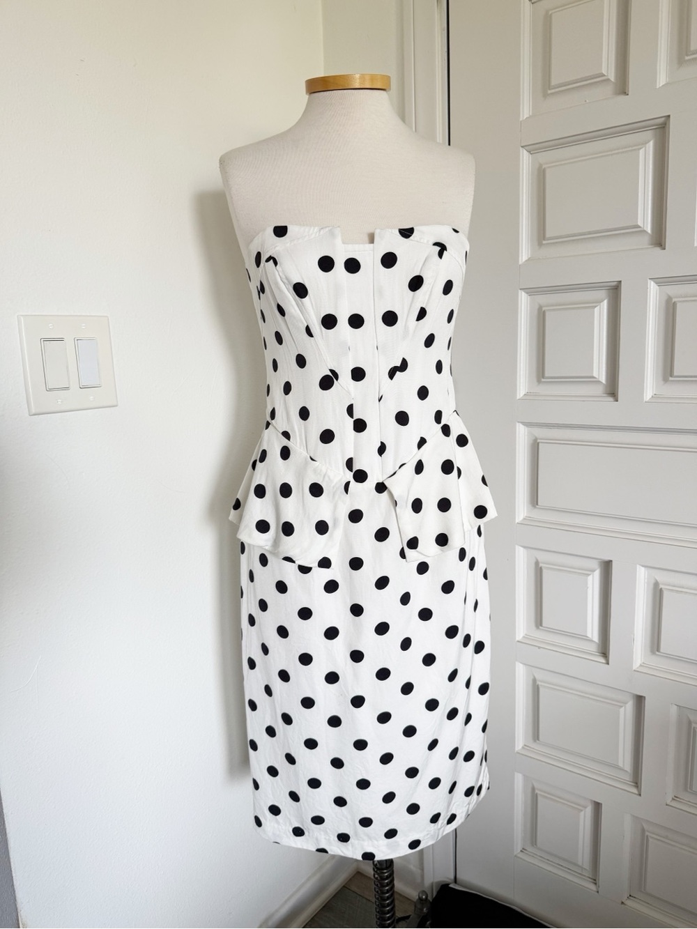 Bardot Suri Strapless Dress White Black Polka Dots Fitted Peplum Retro Size 10